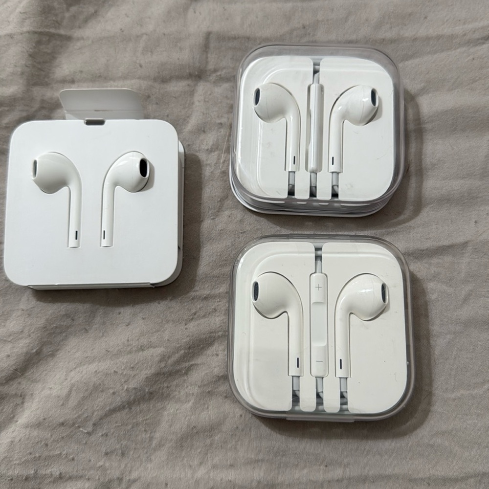 APPLE WIRED EARPODS BUNDLE OF 3